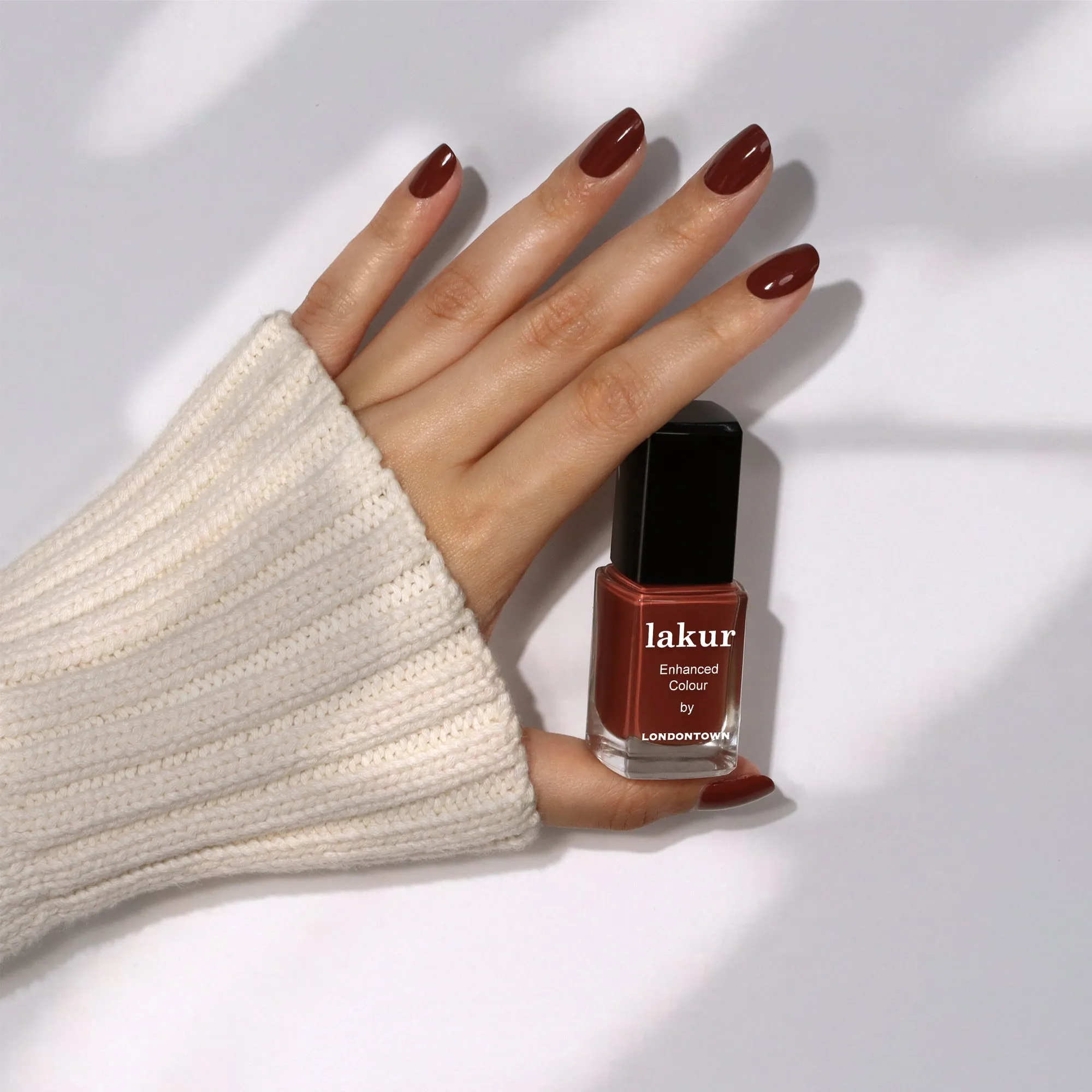 Oud Mood Nail Color | Gel-Like Nail Polish